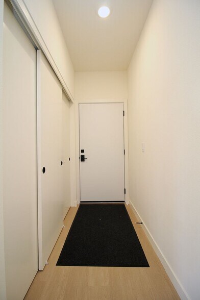 Building Photo - 7530 N Richmond Ave