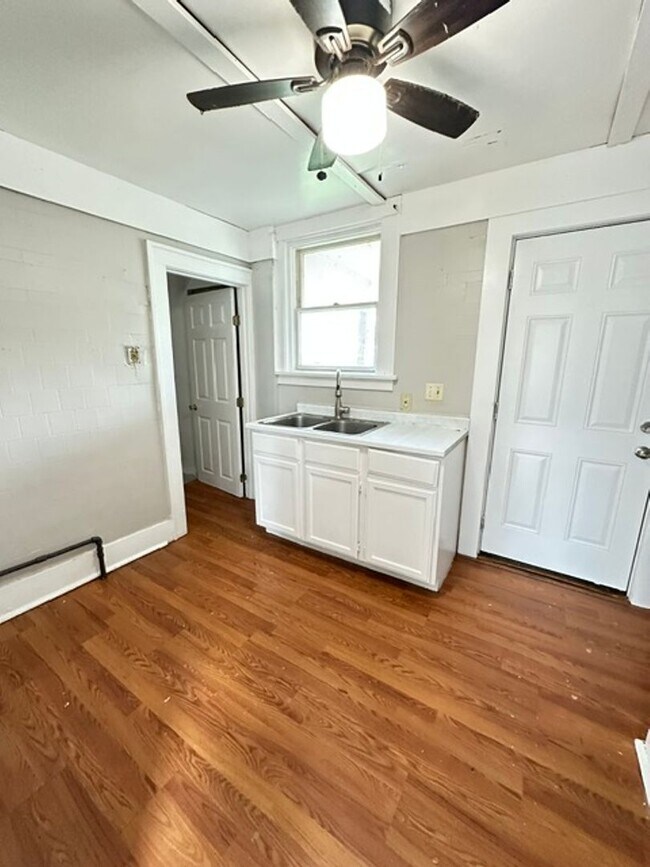 Building Photo - 1007 Brownell Ave