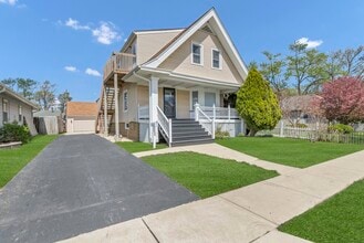 Building Photo - 129 W Stimmel St