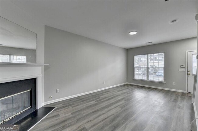 Building Photo - 903 Redwood Dr