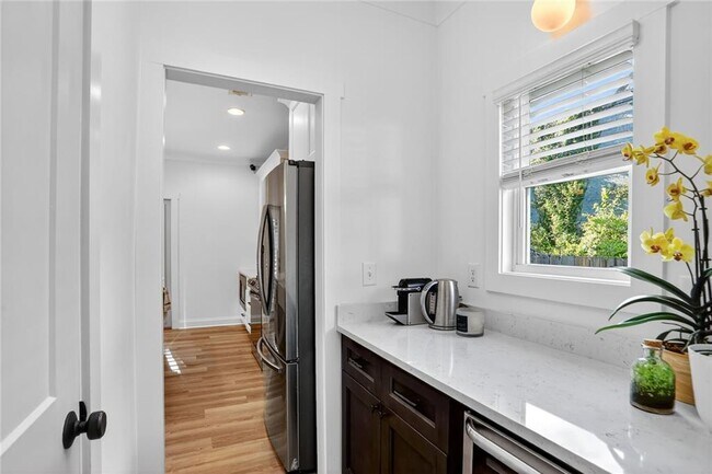 Building Photo - 1170 Moton Ave SW