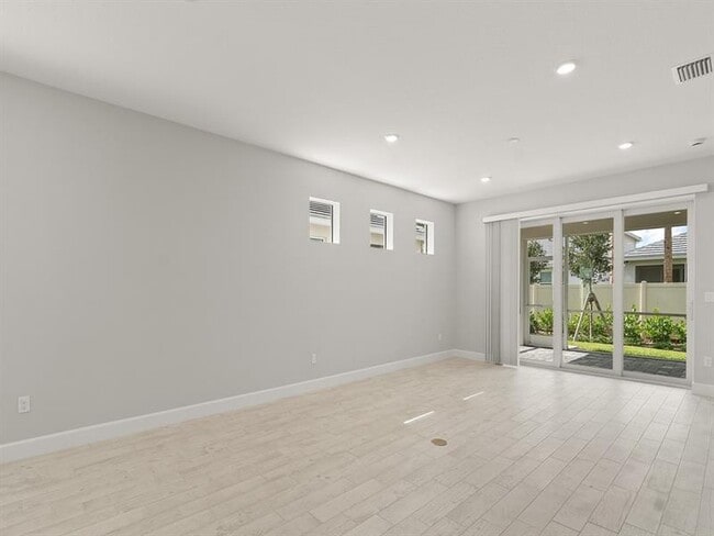Building Photo - 4501 Nautilus Cir