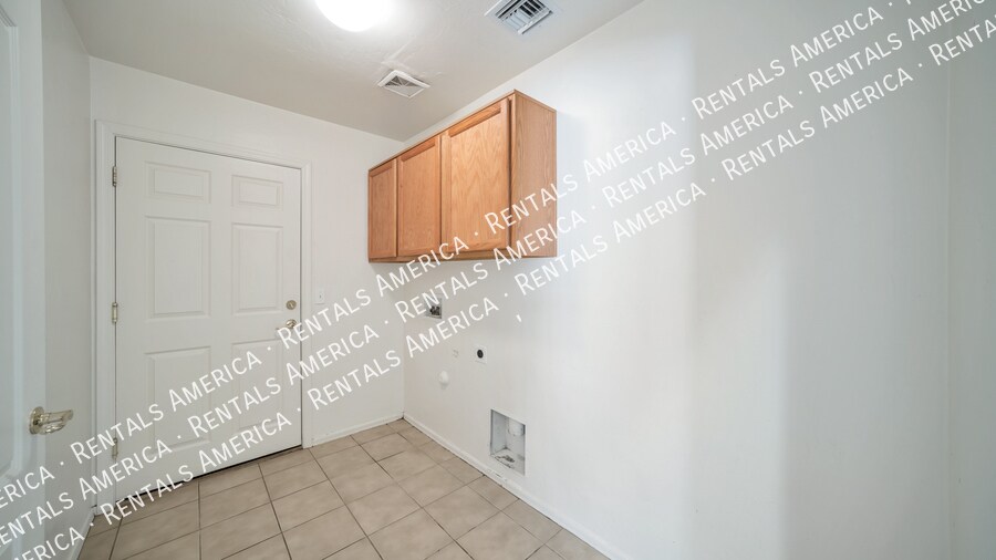 Building Photo - 3976 E Isaiah Dr
