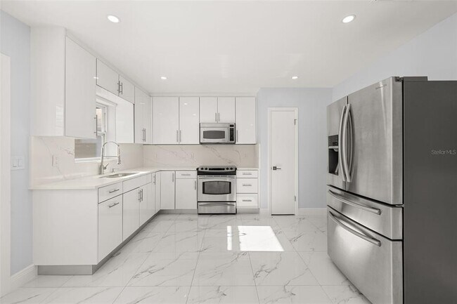 Building Photo - 930 Aultman Rd