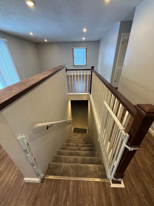 Building Photo - Welcome to this charming 3-bedroom, 2-bathroom home located in the heart of East Grand Forks, MN.