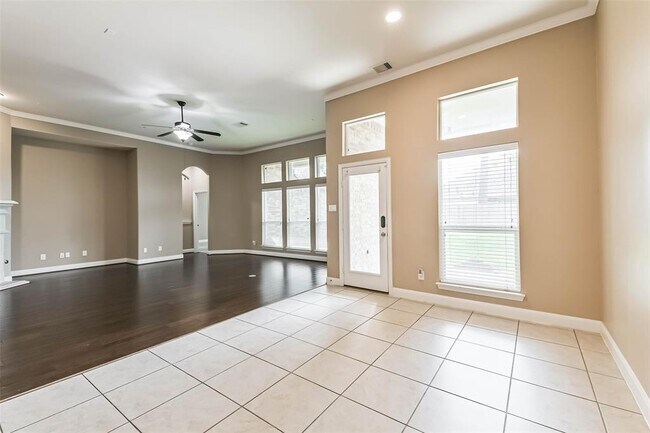 Building Photo - 13911 Desert Trace Ct