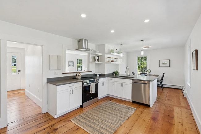 Building Photo - Modern Comfort Meets Country Charm in Cumb...