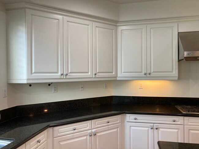 Building Photo - 45374 Willowick St