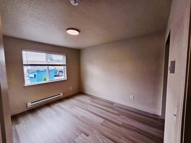 Building Photo - Newly Remodeled Two Bed One Bath Unit in the Heart of Sultan
