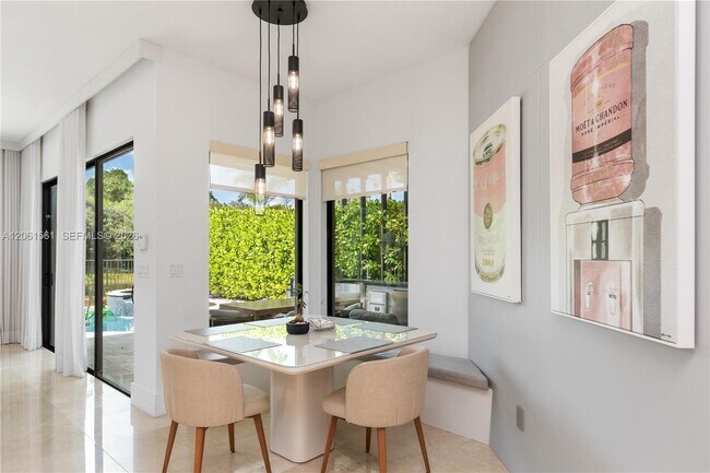 Building Photo - 9529 Eden Roc Ct