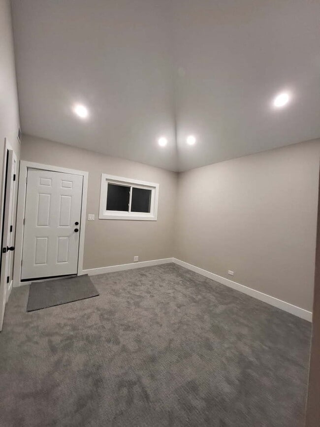 Building Photo - 1506 N Bosworth Ave