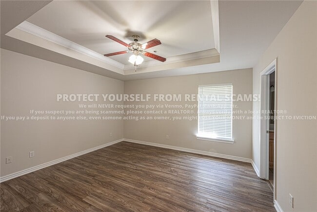 Building Photo - 1674 N Hazeltine Dr