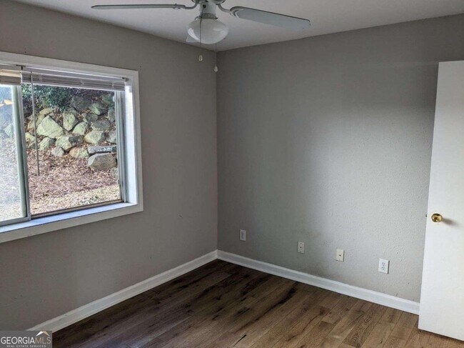 Building Photo - 1418 Foxhall Ln SE