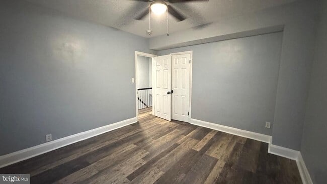 Building Photo - 306 N Monastery Ave