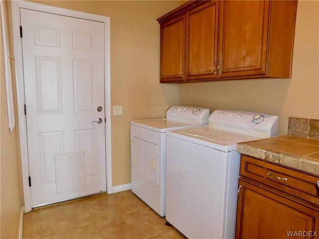 Building Photo - 2824 Fort Silver Dr