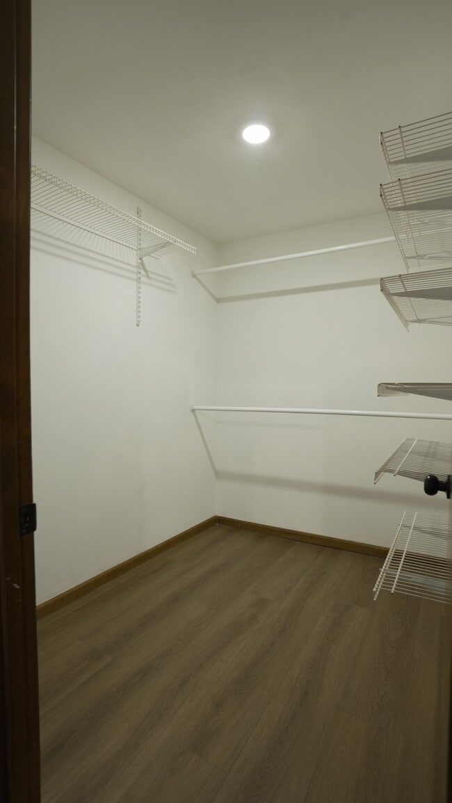 Building Photo - Spruce Hill