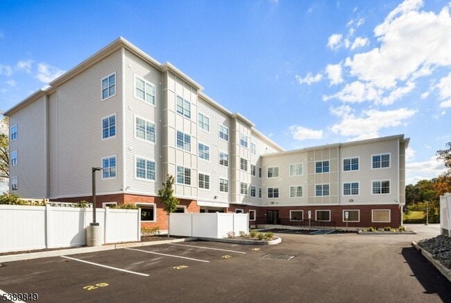 Building Photo - 70 Ridgedale Ave