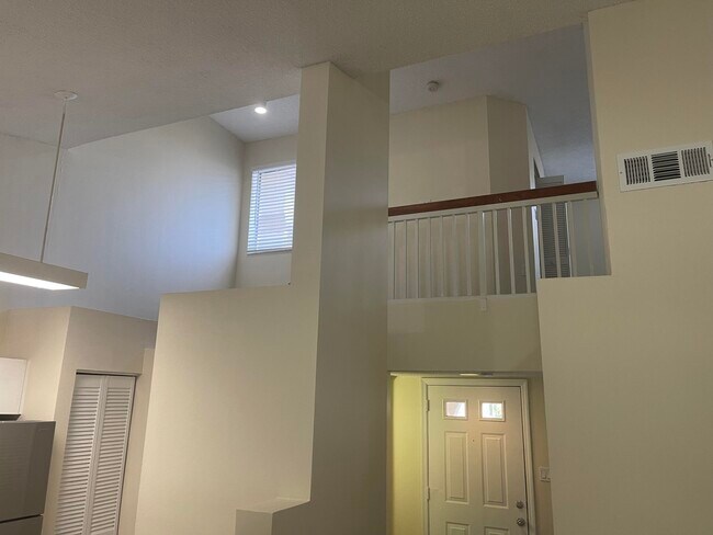 Building Photo - 3203 Glenmoor Dr