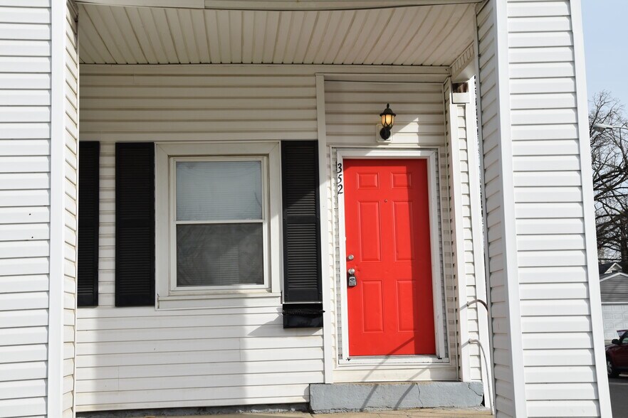 Building Photo - 352 E Hinman Ave