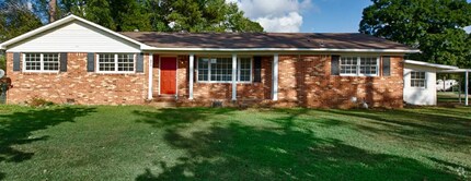 Building Photo - COMING SOON 7/29/25-Charming 3-bedroom 2 -...