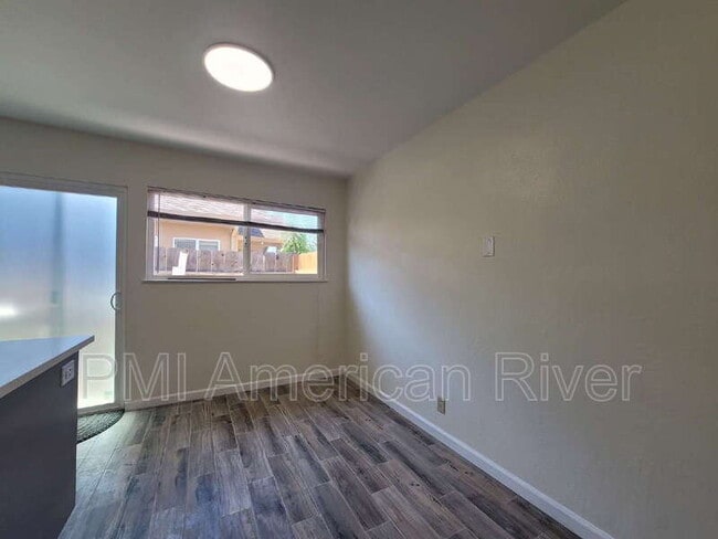 Building Photo - 881 Beardsley Dr