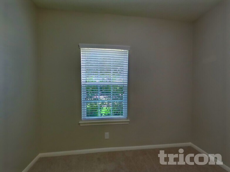 Building Photo - 210 Pequin Rd