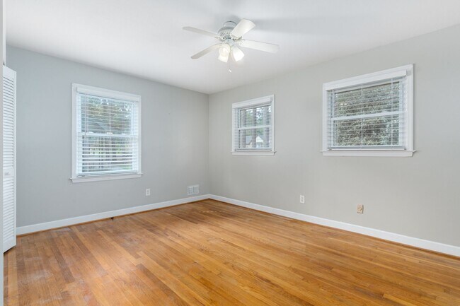 Building Photo - Charming ranch - style home in an unbeatab...