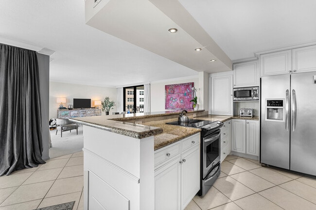 Building Photo - 5420 N Ocean Dr