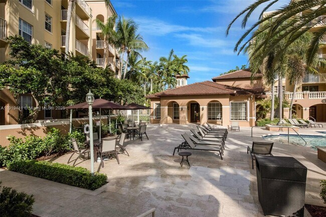 Building Photo - 19601 E Country Club Dr