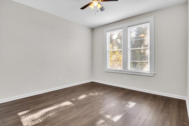 Building Photo - 4029 W Cold Spring Ln