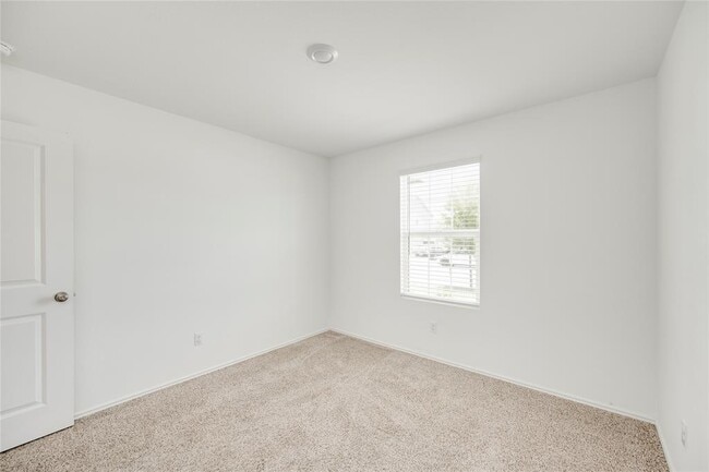 Building Photo - 275 Mica Trl