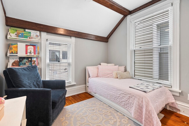 Building Photo - 3438 N Paulina St