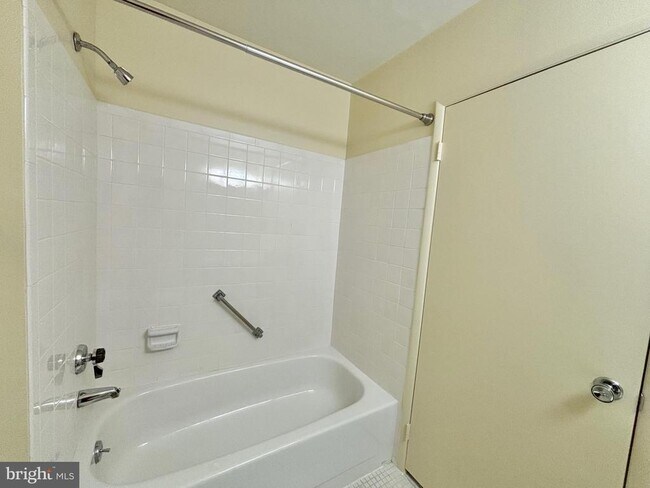 Building Photo - 15316 Pine Orchard Dr