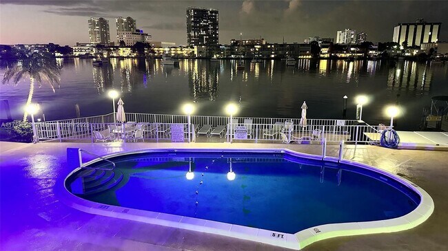 Building Photo - 300 Golden Isles Dr