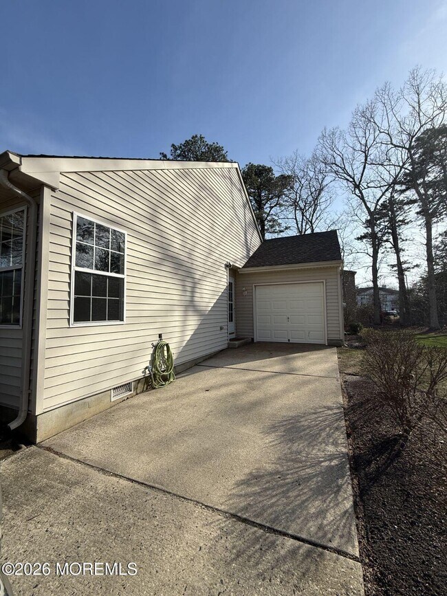 Building Photo - 12 Timberline Dr