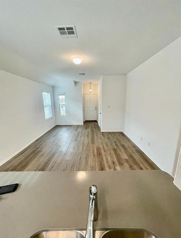 Building Photo - 420 Perfect World Lp