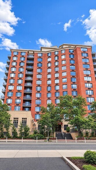 Building Photo - 415 Newark St.