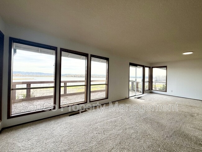 Building Photo - 344 S 2nd St