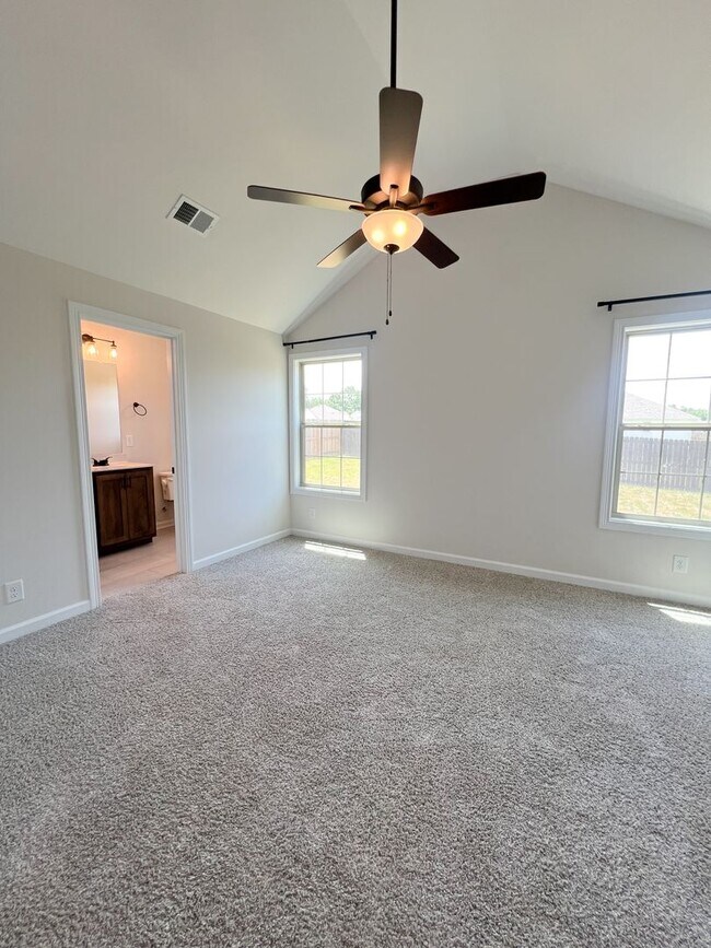 Building Photo - 702 Gleason Dr