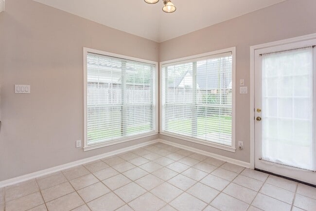 Building Photo - 4611 Oakdale St