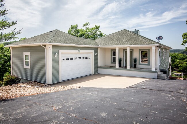 Building Photo - Lake View House with Boat Slip