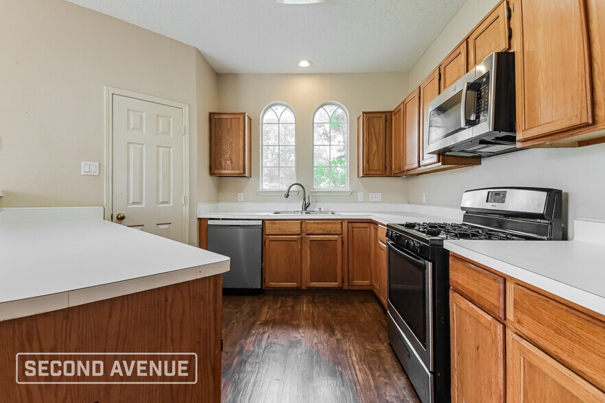 Building Photo - 2124 Amber Springs