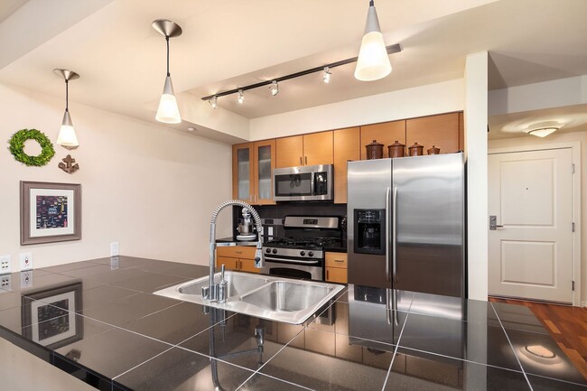 Building Photo - Cosmopolitan Condominiums ~ South Lake Union