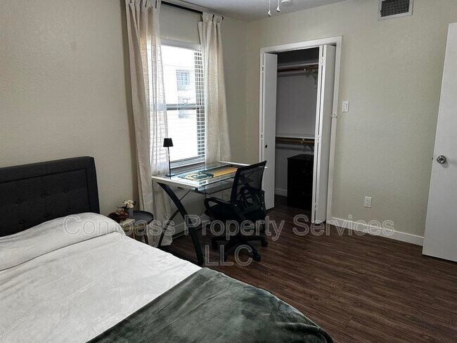 Building Photo - 1421 S 12th St