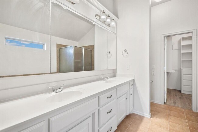 Building Photo - 2124 Trailwood Rd