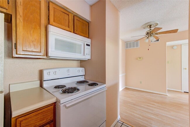 Building Photo - 2120 El Paseo St