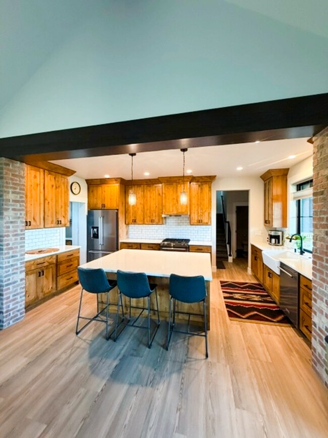 Building Photo - Luxury Modern Farmhouse on 2.5 Fenced Acres