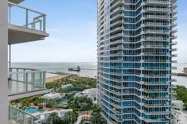 Building Photo - Continuum On South Beach North 1705