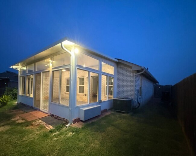 Building Photo - Stunning 3-Bedroom Home with Climate-Controlled Sunroom in Desirable Piedmont Community
