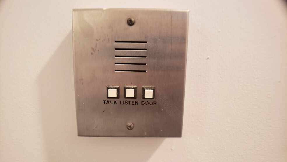 Building Photo - 25 Chester St